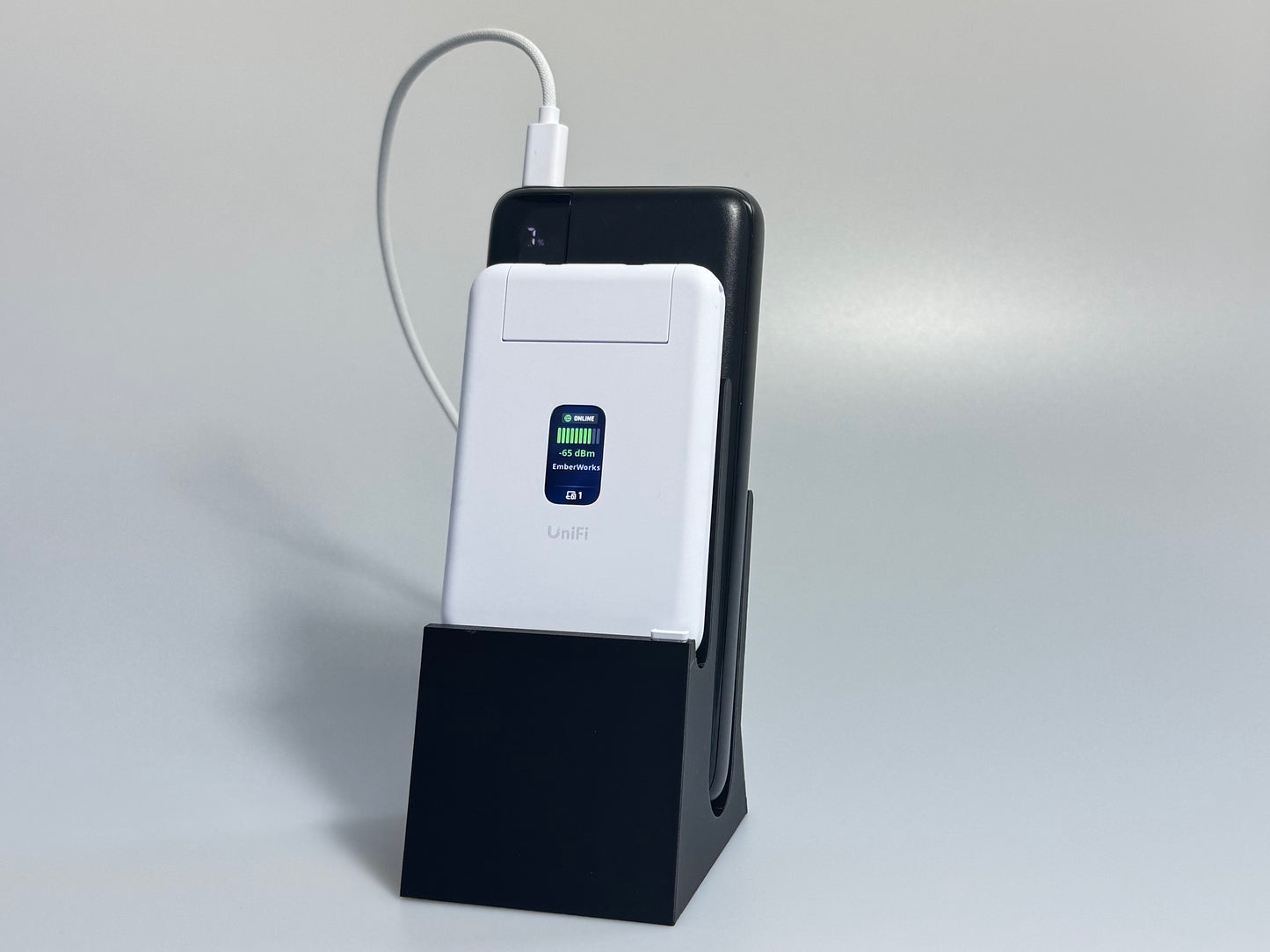 Unifi Travel Router Ständer mit Powerbank Halterung